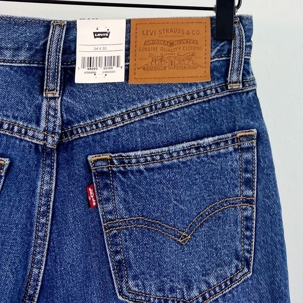 NWT Levi’s 80’s Ripped High Rise Mom Jeans in Boo Boo